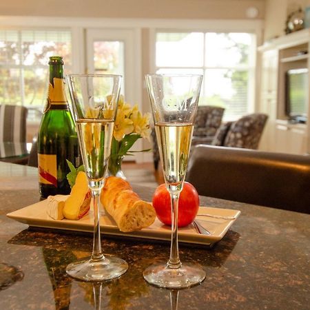 Crown Mansion Boutique Hotel & Villas Qualicum Beach Eksteriør bilde