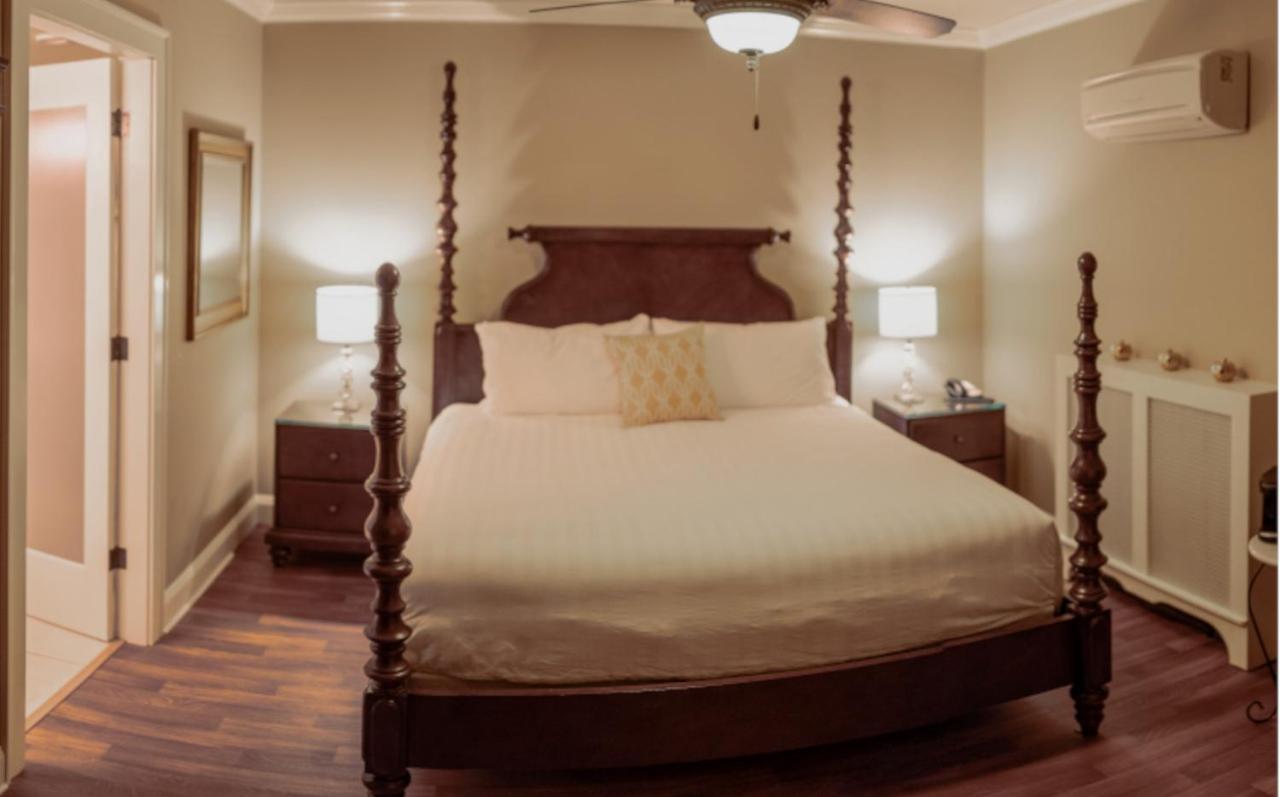 Crown Mansion Boutique Hotel & Villas Qualicum Beach Eksteriør bilde