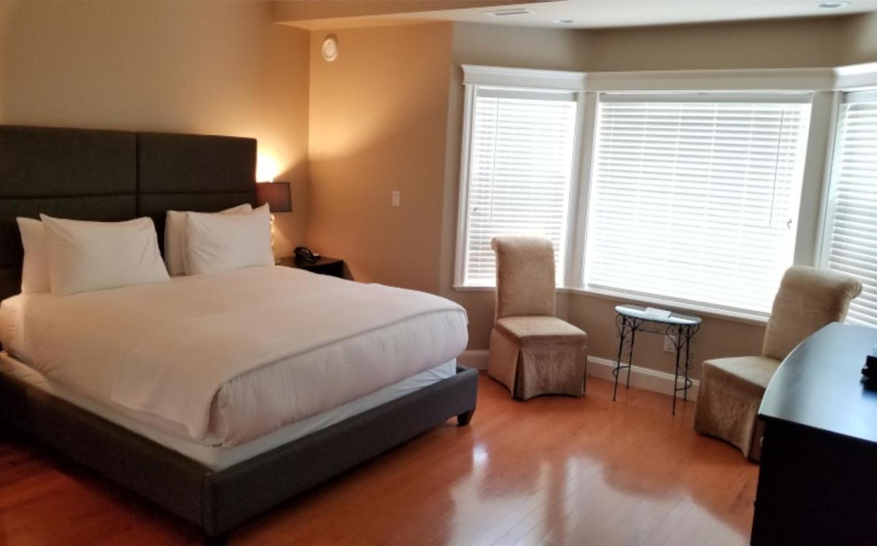 Crown Mansion Boutique Hotel & Villas Qualicum Beach Eksteriør bilde