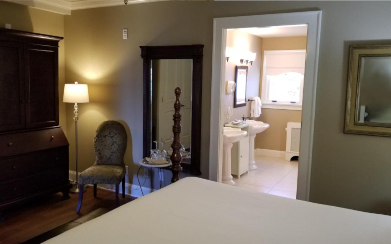 Crown Mansion Boutique Hotel & Villas Qualicum Beach Eksteriør bilde