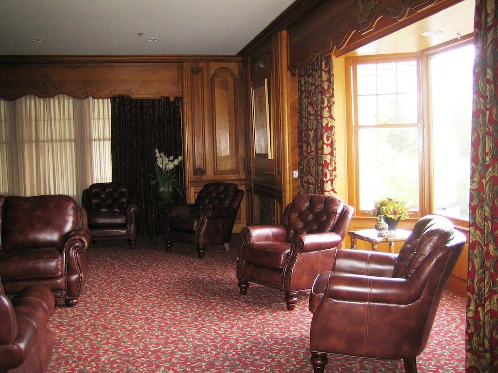Crown Mansion Boutique Hotel & Villas Qualicum Beach Eksteriør bilde