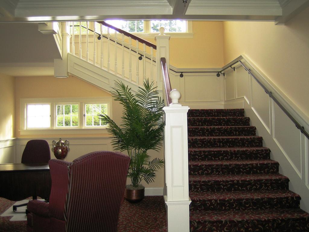 Crown Mansion Boutique Hotel & Villas Qualicum Beach Eksteriør bilde