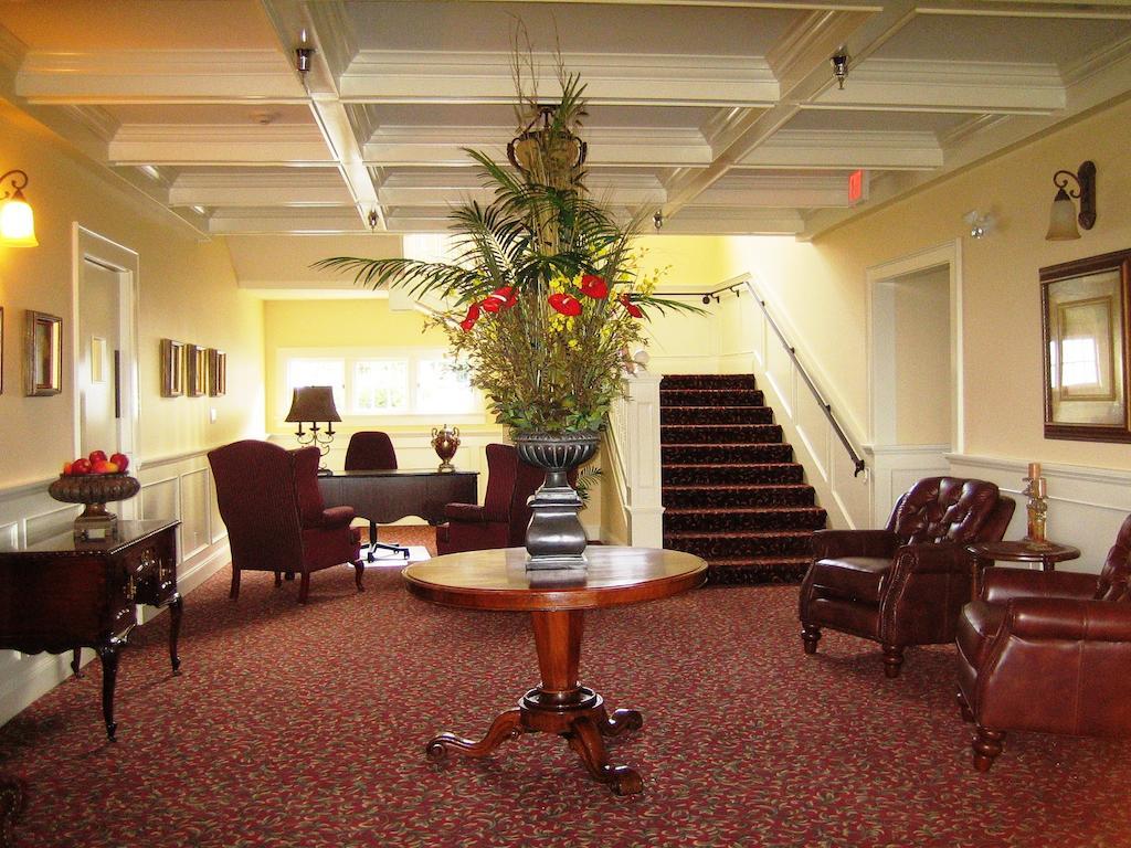 Crown Mansion Boutique Hotel & Villas Qualicum Beach Eksteriør bilde