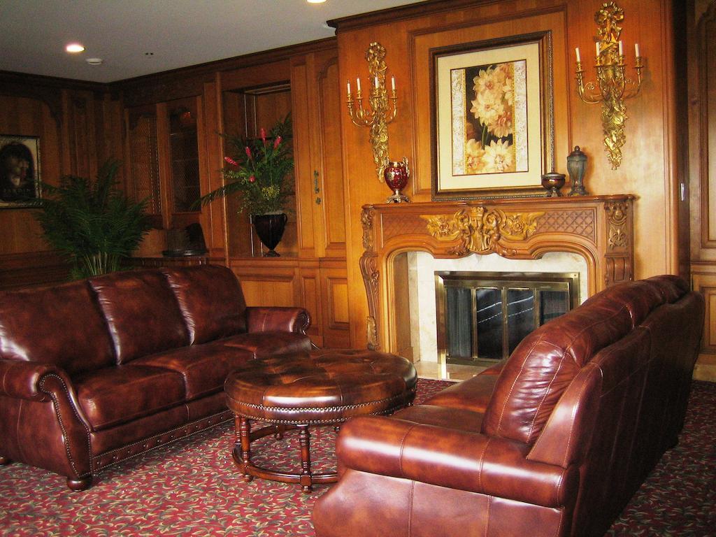 Crown Mansion Boutique Hotel & Villas Qualicum Beach Eksteriør bilde