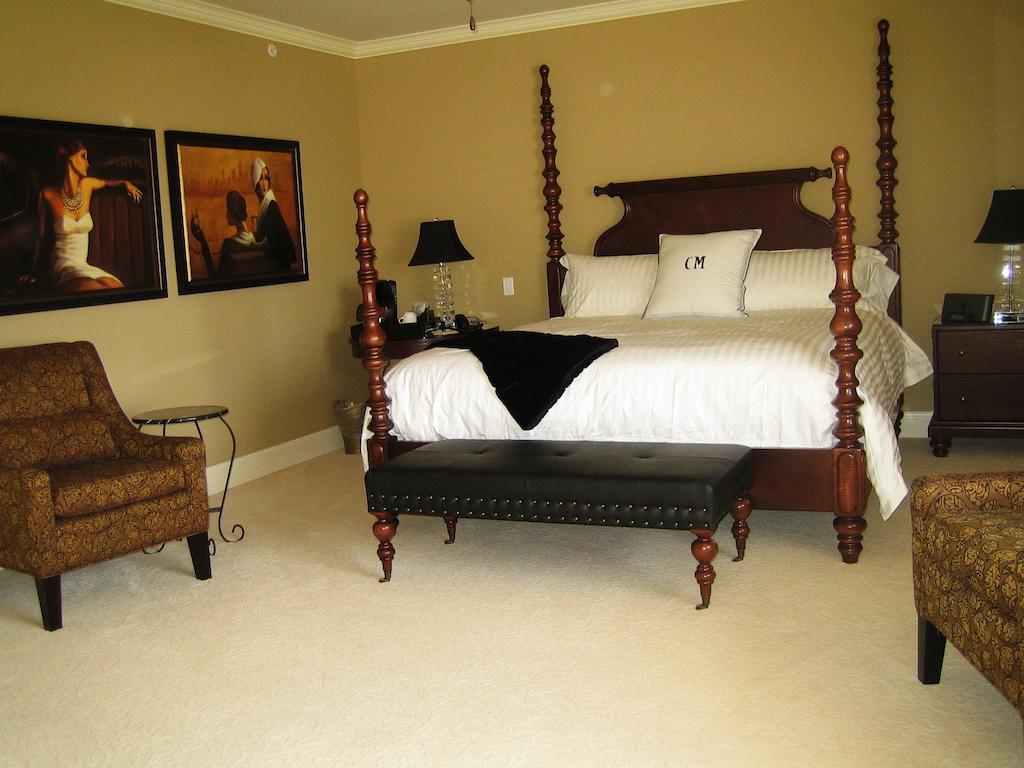 Crown Mansion Boutique Hotel & Villas Qualicum Beach Eksteriør bilde