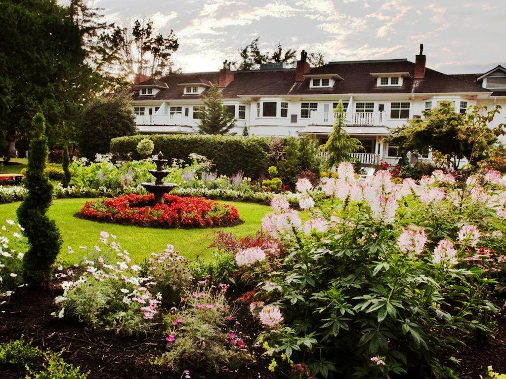 Crown Mansion Boutique Hotel & Villas Qualicum Beach Eksteriør bilde