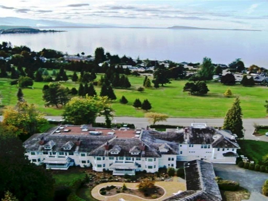 Crown Mansion Boutique Hotel & Villas Qualicum Beach Eksteriør bilde