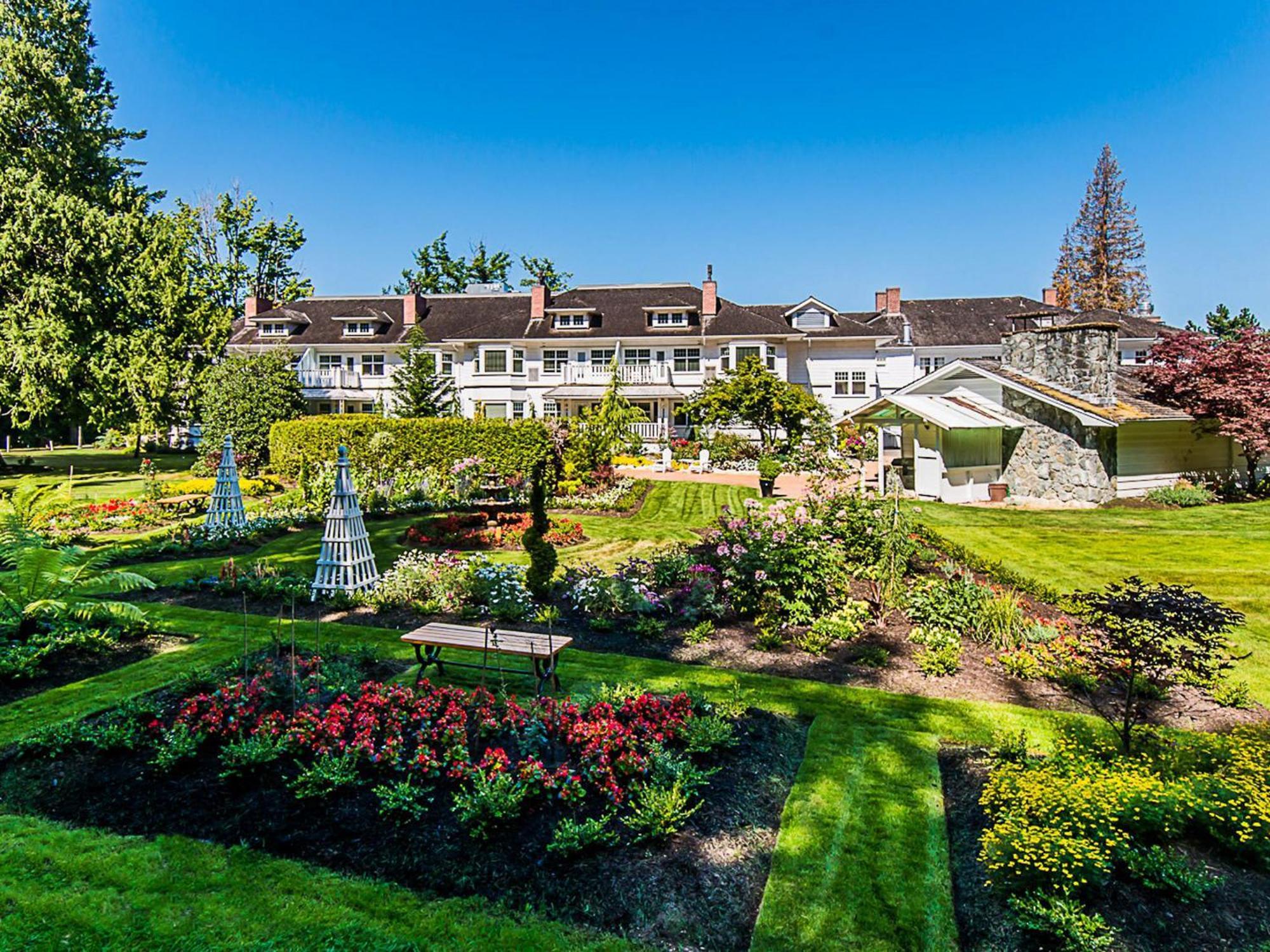Crown Mansion Boutique Hotel & Villas Qualicum Beach Eksteriør bilde