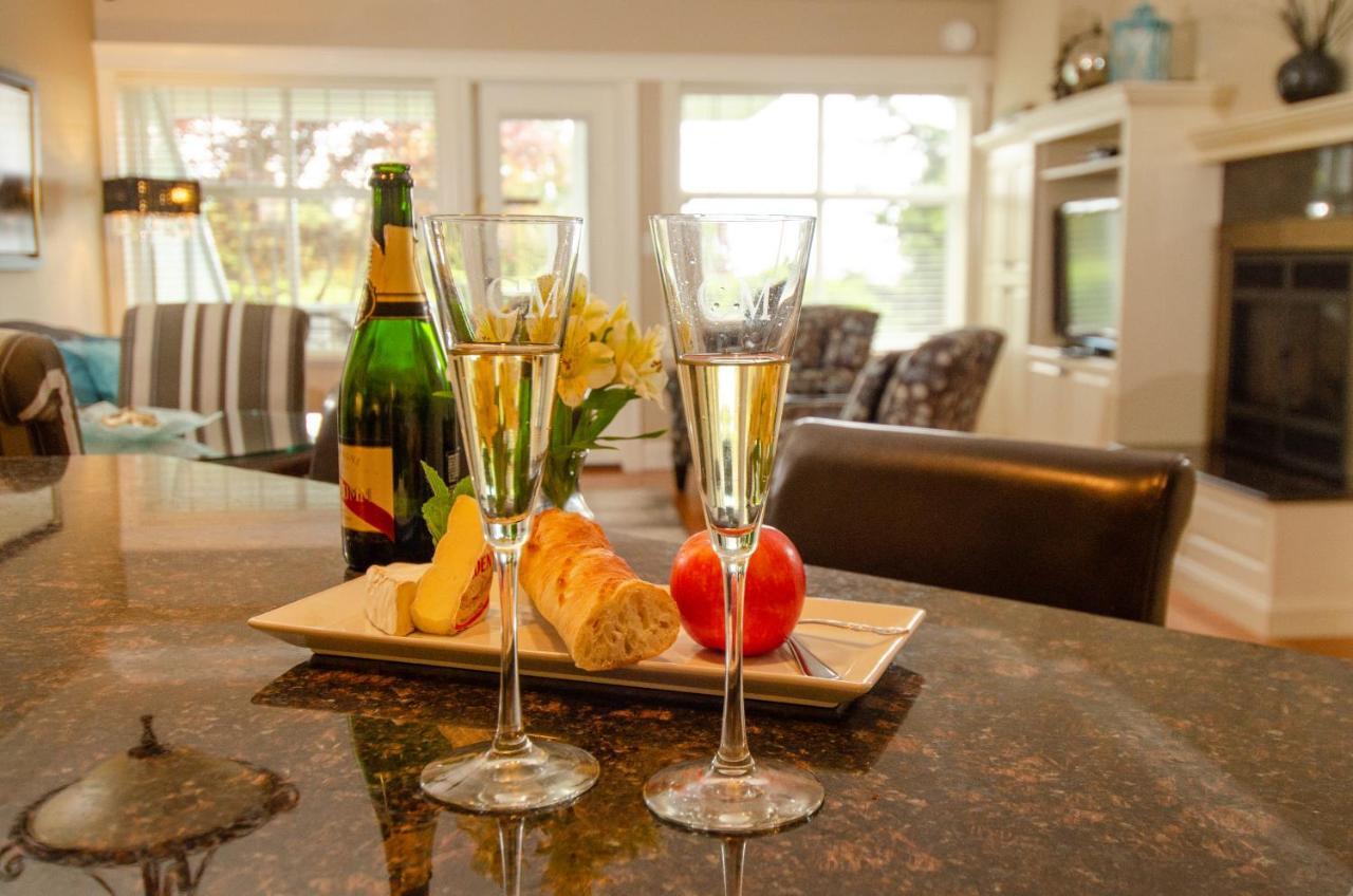 Crown Mansion Boutique Hotel & Villas Qualicum Beach Eksteriør bilde