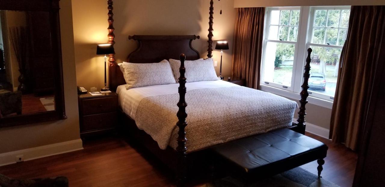 Crown Mansion Boutique Hotel & Villas Qualicum Beach Eksteriør bilde
